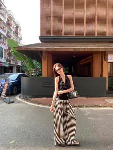 Spicy Girl Style Backless Black Short Tube Top Halter