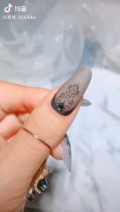 1 Lembar / Pak Stiker Kuku Foil Transfer Air Motif Bunga / Daun Stiker renda hitam dan putih Prancis Untuk Nail Art