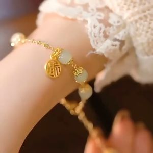 Nicedays🍒National Gelang Kawat Emas Dengan Liontin Lonceng Gaya Nasional Untuk Hadiah Spesial