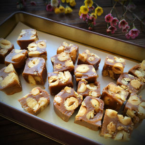 Handmade Sea Salt Caramel Candy No Sugar Freshly Made Snacks Nuts Specialties Small Sugar Man Edible Crispy Refrigerated