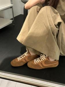 รองเท้าผ้าใบผู้หญิง 2025 ฤดูใบไม้ร่วงใหม่ หนังแท้ รองเท้ากีฬาแบบอัลแกม รองเท้าลำลอง รองเท้าทรงหัวแหลม ทรงหัวมน รองเท้าส้นแบน