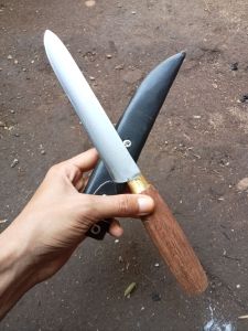 pisau baja super tajam ketajaman sayat kertas