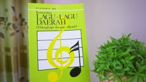 Buku Musik / Kumpulan Lagu2 Daerah Dilengkapi Akord - Kertas CD Dan HVS