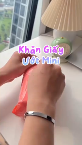 Khăn Giấy Ướt Mini Bỏ Túi Siêu Mềm Mịn – Combo 2 túi (8 Gói Nhỏ/Túi) – Không Cồn Không Mùi An Toàn