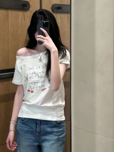 เสื้อยืดคอกลมแขนสั้นพิมพ์ลาย Graffiti สำหรับผู้หญิง ทรงหลวม ฤดูร้อน 2025 เสื้อผ้าทำงานสไตล์สาวฮอต