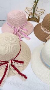 หมวกสานทรงกลมปีกกลางคาดโบว์ [รหัสA056] ใส่เที่ยวทะเลคาเฟ่  สินค้าพร้อมส่งจากไทย