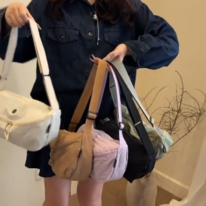 💥พร้อมส่ง💥HENGHENG1🎈🎉 กระเป๋าสะพายข้าง ปรับสายคาดอกได้ มินิมอล เบา มี5สี