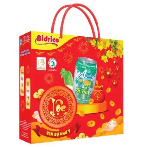 hộp quà tết nước ngọt trà bí đao gắng kết yêu thương.hộp 6lon là nước giải khác thanh nhiệt làm mát cơ thể tiện lợi cho việc đi biếu tặng cho bạn bè người thân trong những ngày tết rất sang trọng