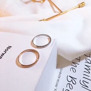 2mm Fashion Simple Smooth Titanium Steel Ring Plated with 18K Rose Gold Ball Stainless Steel Couple Ring for Women