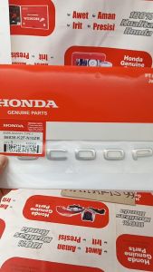 Emblem logo body Mark Scoopy TYPE 1 Scoopy K2F (2021 - Sekarang) original honda 86836K2FN10ZB