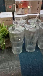 Ly thủy tinh vân sọc 550ml( không quai) và 600ml( có quai) có nắp + ống hút thủy tinh sang trọng đựng sinh tố trà sữa.