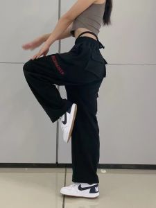 กางเกงขายาวทรงหลวมสไตล์ฮาราจูกุสำหรับผู้ชายและผู้หญิง กางเกงขายาวลำลองสไตล์ย้อนยุคสำหรับเต้นแจ๊ส สีแดง ฤดูร้อน 2023