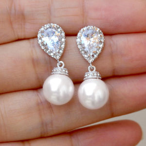 Huitan Gorgeous Flower Imitation Pearl Earrings Women Luxury Inlaid Sparkling CZ Stone Fashion Wedding Jewelry Wholesale Lots