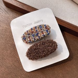 กิ๊บติดผมขนแกะฤดูใบไม้ร่วง/ฤดูหนาวสำหรับผู้หญิง กิ๊บติดผมรูปปากเป็ด กิ๊บติดผมด้านข้างสำหรับผู้หญิง สไตล์หวาน ราคาไม่เกิน 10 หยวน