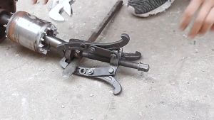 4/6 Inch Steel Three-jaw Gear Puller Puller Claw Bearing Universal Triangle Puller Wheel Puller