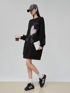 XIAODADEHUA | Black Heart Embroidered Leisure Long-sleeve Dress