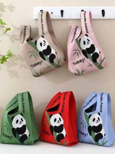กระเป๋าถือผ้าถักลายแพนด้าน่ารัก กระเป๋าสะพายไหล่แบบอเนกประสงค์สำหรับผู้หญิง กระเป๋าถือแบบมีสายรัดแขน กระเป๋าถือแบบอเนกประสงค์สำหรับใช้ในชีวิตประจำวัน