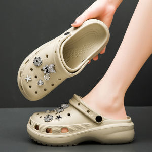 รองเท้าแตะพื้นนุ่มแบบสวมสบายสำหรับกลางแจ้งสำหรับผู้หญิงในช่วงฤดูร้อนปี 2025 รองเท้าแตะชายหาดแบบใหม่ป้องกันการลื่นและมีพื้นหนา ทรงหัวแหลม