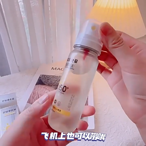 สเปรย์กันแดด SPF50+ ใช้ได้ทั้งตัว ใบหน้า แขน ขา พกง่าย ขึ้นเครื่องบินได้ สินค้าแนะนำช่วงเที่ยวทะเล กันแดดแรงสุดระดับสูง