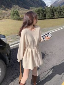 ชุดเดรสถักเอวสูงสไตล์ Hepburn สำหรับผู้หญิง ฤดูใบไม้ร่วง/ฤดูหนาว เดรสทรงหลวม กระโปรงสั้น ชุดชั้นใน เสื้อสเวตเตอร์ เส้นใยโพลีเอสเตอร์