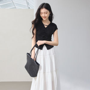 Áo Thun Tay Ngắn Màu Đen Cho Nữ Mùa Hè 2025 Áo Thun Tay Lửng Lenzing Tay Ngắn Cổ Chữ V Dáng Ôm Vừa Vặn Thời Trang Thường Ngày