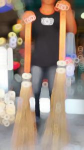 Sapu Taman Lidi Kelapa Gagang Panjang Jumo | sapu Taman Gagang Panjang