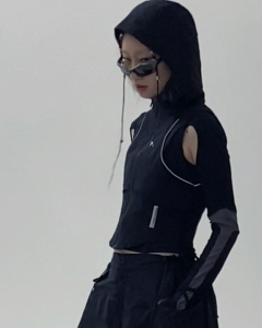 LOOKthatPEOPLE Cutout Tight-fitting Top