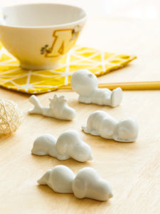 Snoopy Cartoon Ceramic Chopsticks Holder Pure Color Creative Home Use Chopsticks Stand Pillow One Layer Dining Utensils
