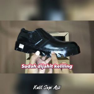 SEPATU SAFETY PRIA  JAMINAN KULIT SAPI UJUNG BESI  SLIP ON WARNA HITAM BONUS KAOS KAKI