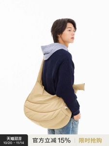 Large Capacity Dumpling Shaped Mens Backpack Commuter Casual Single Shoulder Laptop Backpack Soft Handle Waterproof Nylon