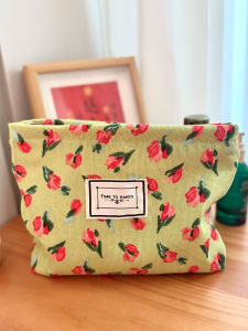 กระเป๋าเครื่องสำอางลายดอกเดซี่สไตล์วันพีซขนาดใหญ่ กระเป๋าสำหรับเดินทางแบบพกพาสำหรับผู้หญิง กระเป๋าใส่เครื่องสำอางแบบผ้าคอร์ดูรอย