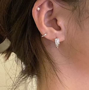 S925 Pure Silver Geometric Diamond Earrings Womens French Luxury Ear Cuff 2024 New Popular Simple High-End Feeling Ear Jewelry