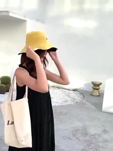 Topi Bucket Wide Bunga Daisy Wanita Bertali Bolak Balik 2 Warna Topi Pantai Outdor Anti UV