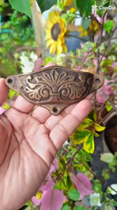 Tarikan Laci Kuningan Antik Motif Bukur 01