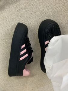 รองเท้าผ้าใบพื้นหนาสำหรับผู้หญิง รองเท้าลำลองส้นกลาง พื้นยาง ทรงหัวมน ทรงหัวมน ฤดูใบไม้ผลิ 2024 รองเท้าผ้าใบแบบลำลอง