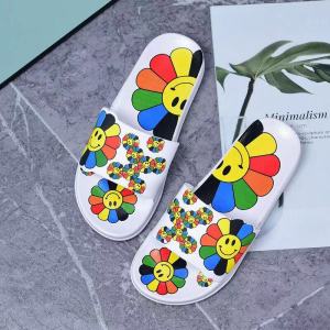 [ซื้อ1แถม1] รองเท้าแตะผู้หญิงฤดูร้อนใส่ไปข้างนอกน่ารักดอกทานตะวันแมทช์ลุคง่ายเน็ตไอดอลกันลื่นใส่สบายแฟชั่นส้นแบน