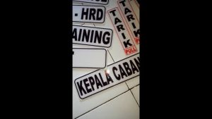 Sign Pintu Akrilik Tarik - Dorong Minimalis | Penanda Pintu MOdern Elegan Anti Kusam
