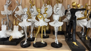 Eyre Skandinavia ins gaya balet gadis resin ornamen gadis rumah gadis dekorasi ruang seni dekorasi ulang tahun hadiah ulang tahun ballet dancing girl resin ornaments home girl heart room art