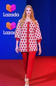 PTPLEAT B162B161B142 เสื้ออัดพรีต เนื้อผ้าโพลีเอสเตอร์ 100% พร้อมส่งพร้อมส่ง เสื้อคอปกผ้า ลายกราฟฟิค เสื้อผ้าผู้หญิง แฟชั่น Women Lady Clothing