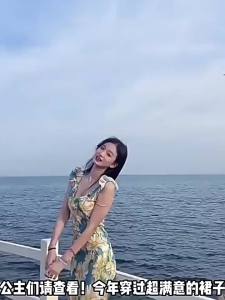 Stunning R Oil Painting Beach Dress: A Perfect Seaside Vacation Outfit