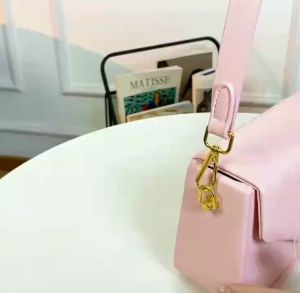 CHJ75 TAS SELEMPANG WANITA IMPOR