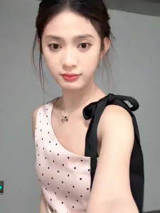 Áo Hai Dây Nữ Màu Hồng Chấm Bi Trễ Vai Thắt Nơ Phong Cách Mùa Hè
