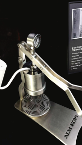 Máy pha espresso inox 2 ly Alm Kopi cơ chế vận hành bằng đòn tay phù hợp sử dụng tại nhà và kinh doanh thương mại bán cà phê