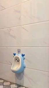 โถฉี่เด็กชาย ลายกวางน้อย โถปัสสาวะเด็กติดผนัง โถฝึกฉี่ โถฉี่เด็กชายลายการ์ตูนกวาง