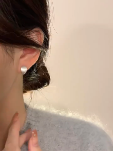 Nicedays🍒Anting-anting Kawat Logam Matte Wanita Anting-anting Melengkung Matte Anting-anting Retro Sederhana