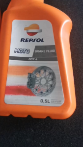 น้ำมันเบรค Repsol MOTO BRAKE FLUID DOT4 ขนาด 1ลิตร .น้ำมันเบรค Repsol MOTO BRAKE FLUID DOT4น้ำมันเบรค Repsol MOTO BRAKE FLUID 1L