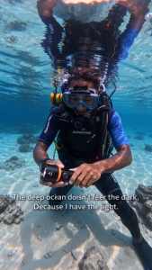 SUPERFIRE DL01 15W Diving Flashlight IPX8 Deep Waterproof Professional LED Flashlight 100M Underwater Diving Super Bright 1400lm 21700 Battery Dive Torch