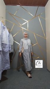 Midi Dress Terbaru: Kombinasi Brukat & Motif Garis Salur