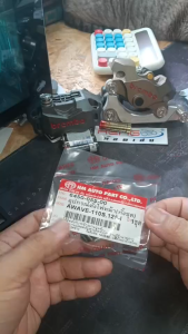 ชุดอุปกรณ์ตั้งไฟหน้า เวฟ/ชุดน็อตอุปกรณ์ตั้งไฟ WAVE 100S/WAVE 125S/i ไฟเลี้ยวบังลม (5ชิ้น) น๊อตตั้งโคมไฟหน้า เวฟ100S ยูบ็อก  เกรดศูนย์