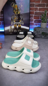 รองเท้าแตะแบบสวม SKU D33 ส้นสูงเสริมความสูงได้ 4.5 CM. พื้นนุ่มกันลื่น พร้อมส่งจากไทย.